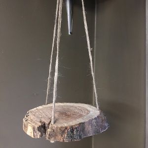 Med sized pot/plant holder. Great summer accents